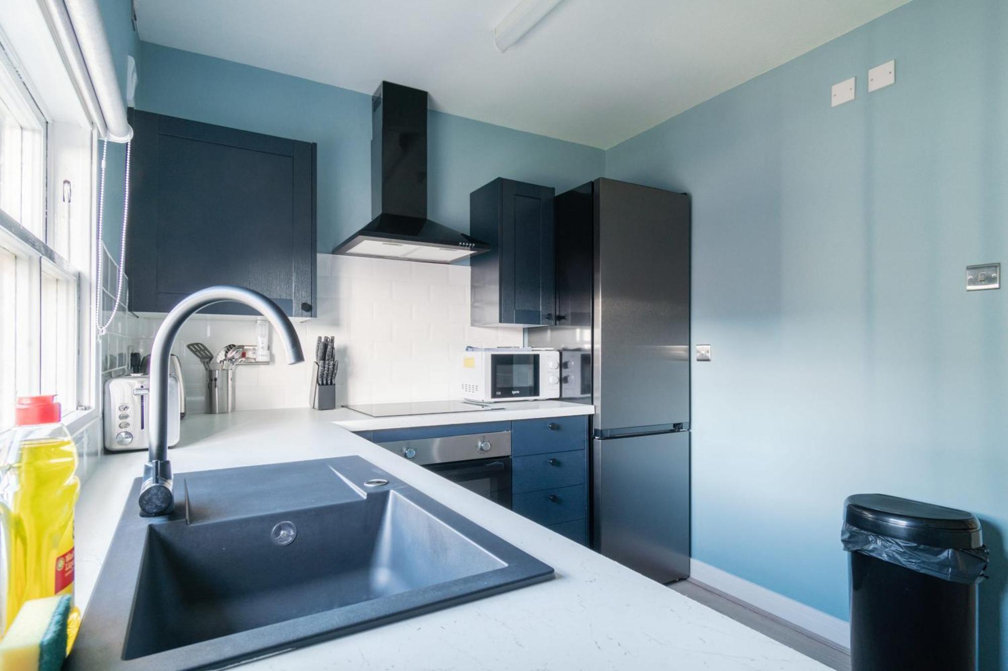 Charming 1 Bedroom In Apartment *